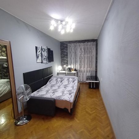 Apartament Venge -Cale Mieszkanie 46M2 Na Wylacznosc - Z Jedna Sypialnia I Jednym Sypialno-Salonem -3 Pietro Bez Windy- Rezerwacja Bez Karty Kredytowej-Klimatyzacja-Netflix-2 Lozeczka Dzieciece- Bezplatny Parking Publiczny فروتسواف المظهر الخارجي الصورة
