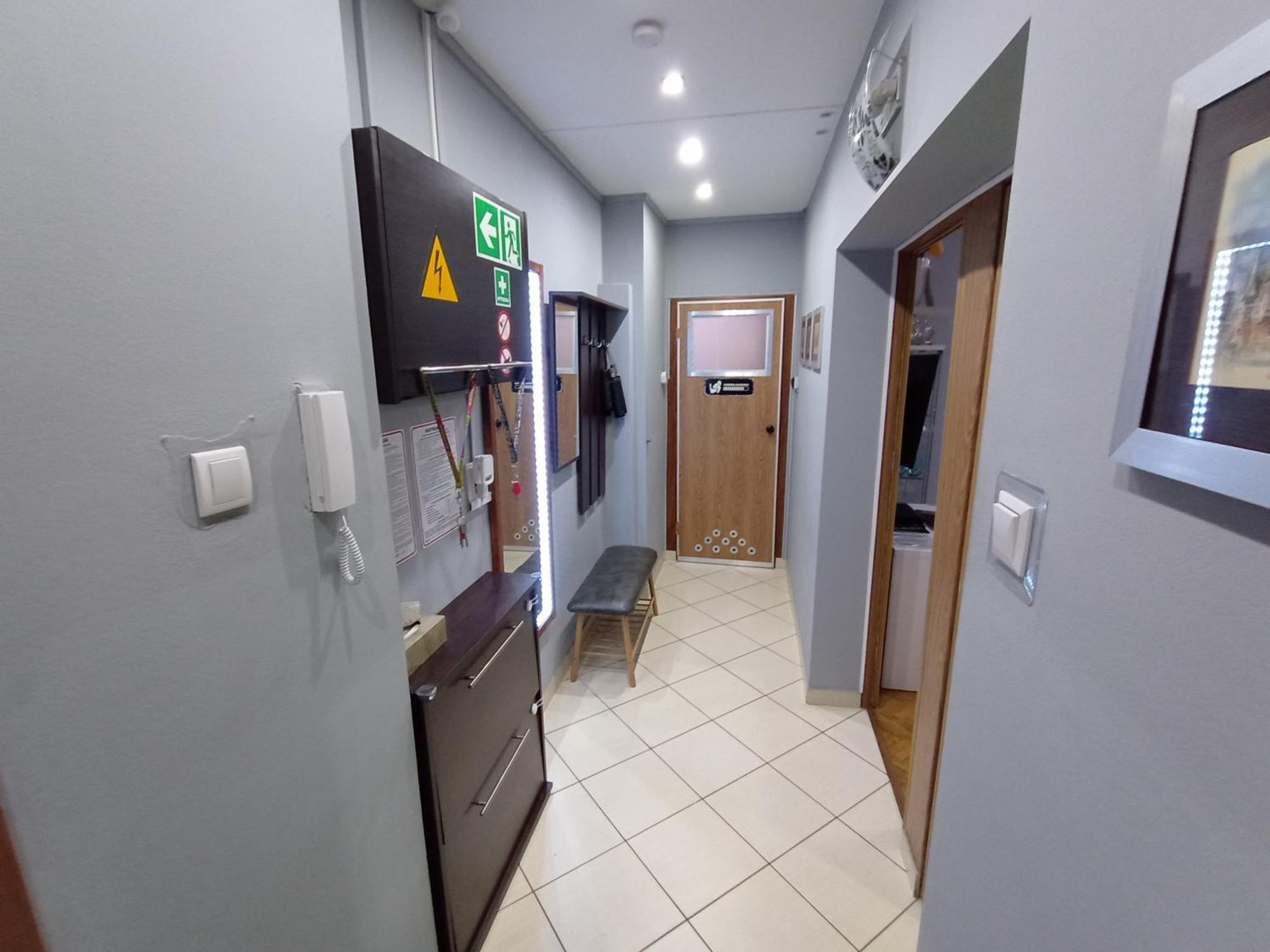 Apartament Venge -Cale Mieszkanie 46M2 Na Wylacznosc - Z Jedna Sypialnia I Jednym Sypialno-Salonem -3 Pietro Bez Windy- Rezerwacja Bez Karty Kredytowej-Klimatyzacja-Netflix-2 Lozeczka Dzieciece- Bezplatny Parking Publiczny فروتسواف المظهر الخارجي الصورة